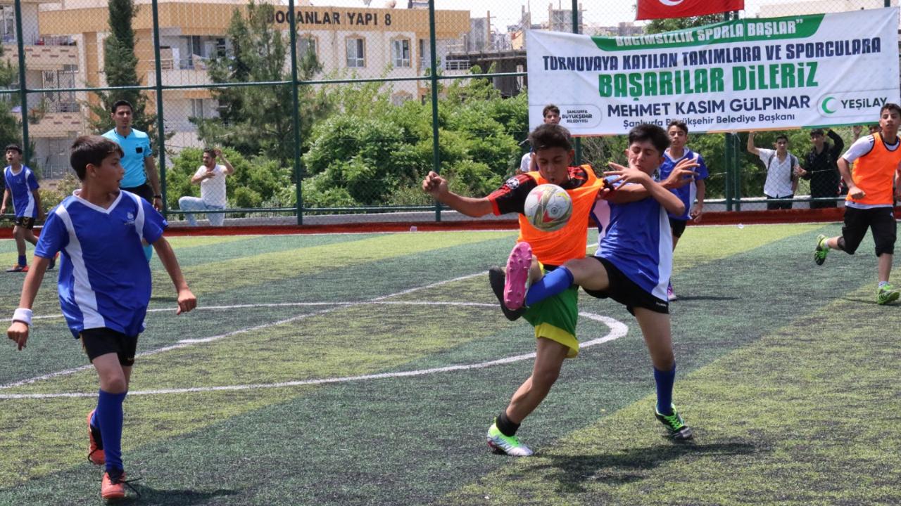 28 okul şampiyonluk için ter döküyor