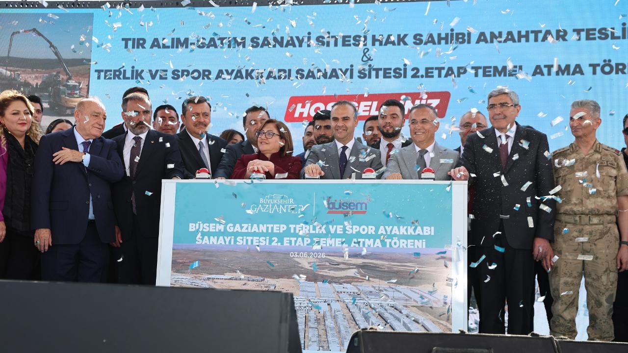 Bakan Kacır, temel atıp anahtar dağıttı
