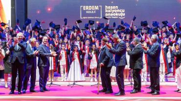 Erdem Koleji’nde mezuniyet heyecanı