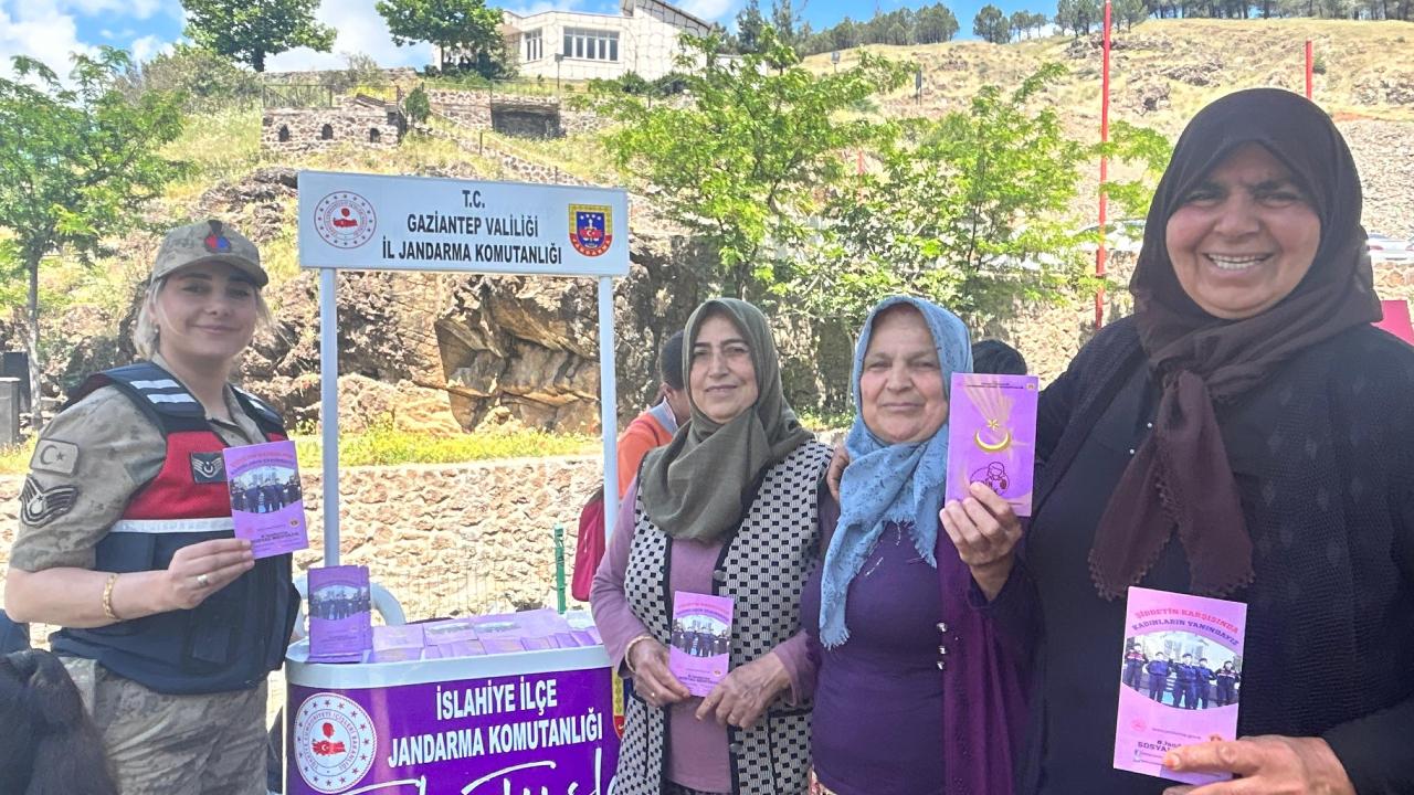 Jandarma Gaziantepli kadınlara KADES’i tanıttı