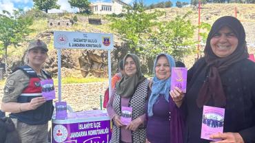 Jandarma Gaziantepli kadınlara KADES’i tanıttı