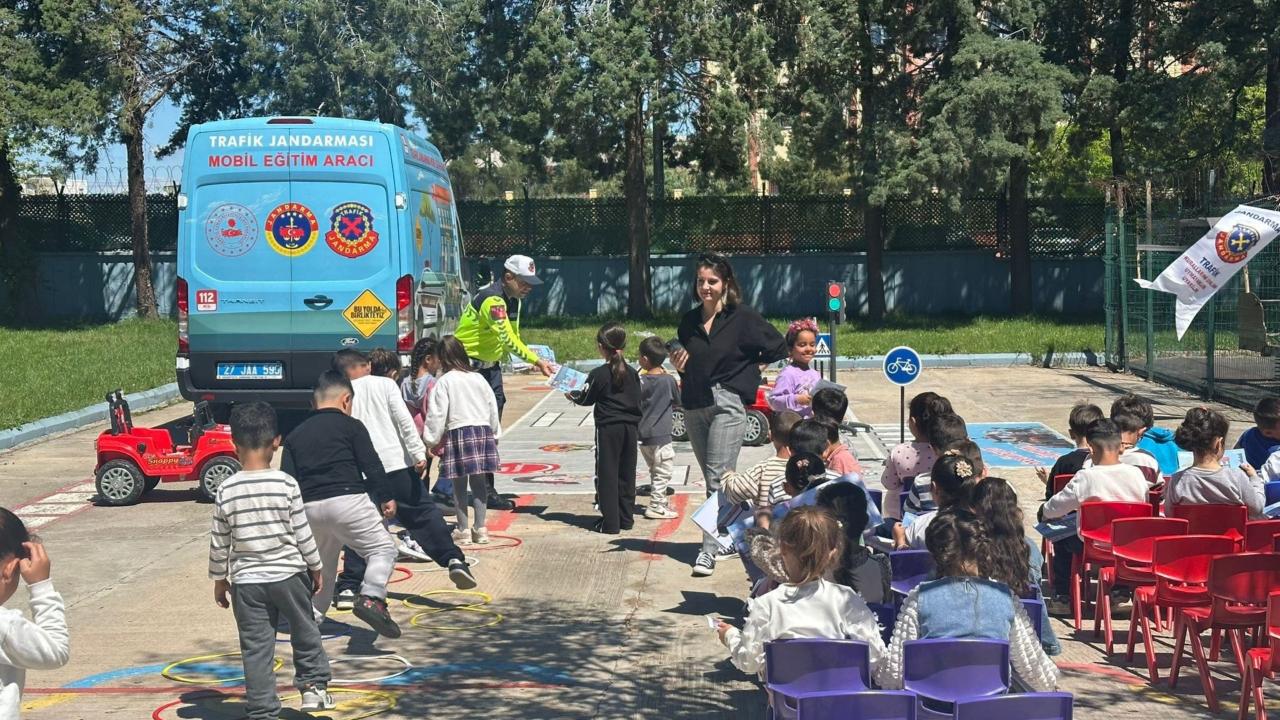 Jandarmadan öğrencilere trafik eğitimi