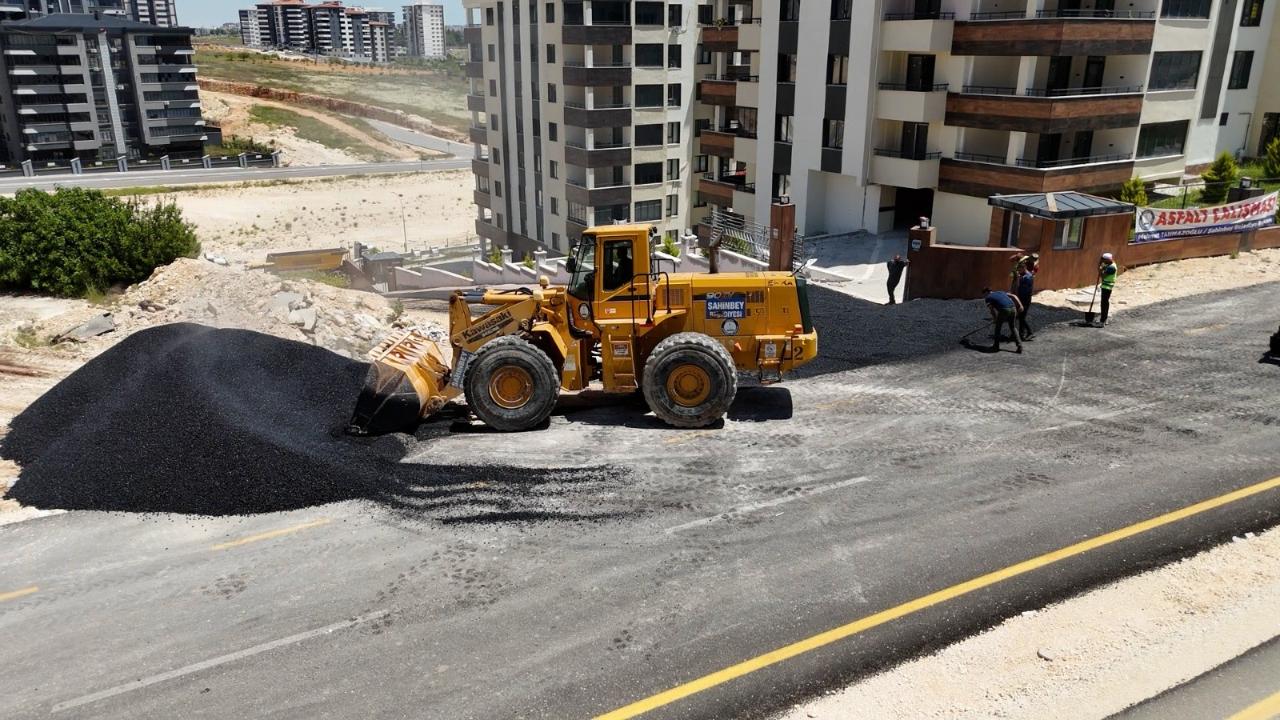 Konforlu ulaşım için yollar asfaltlanıyor