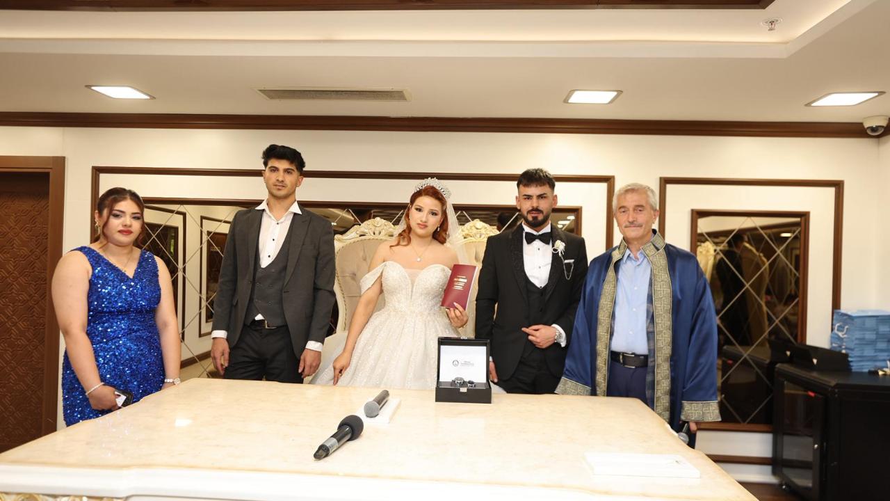 Şahinbey’de 106 çift mutluluğa ‘Evet’ dedi