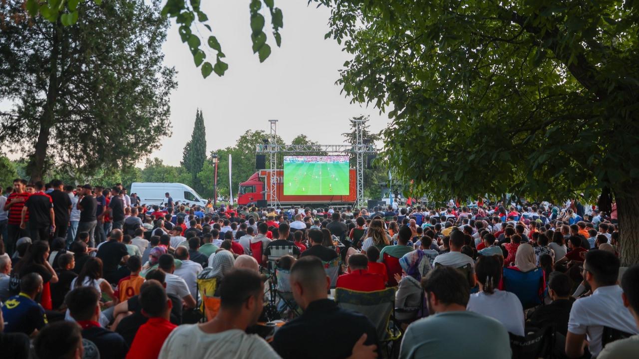 Üniversite Meydanında maç keyfi yaşanacak