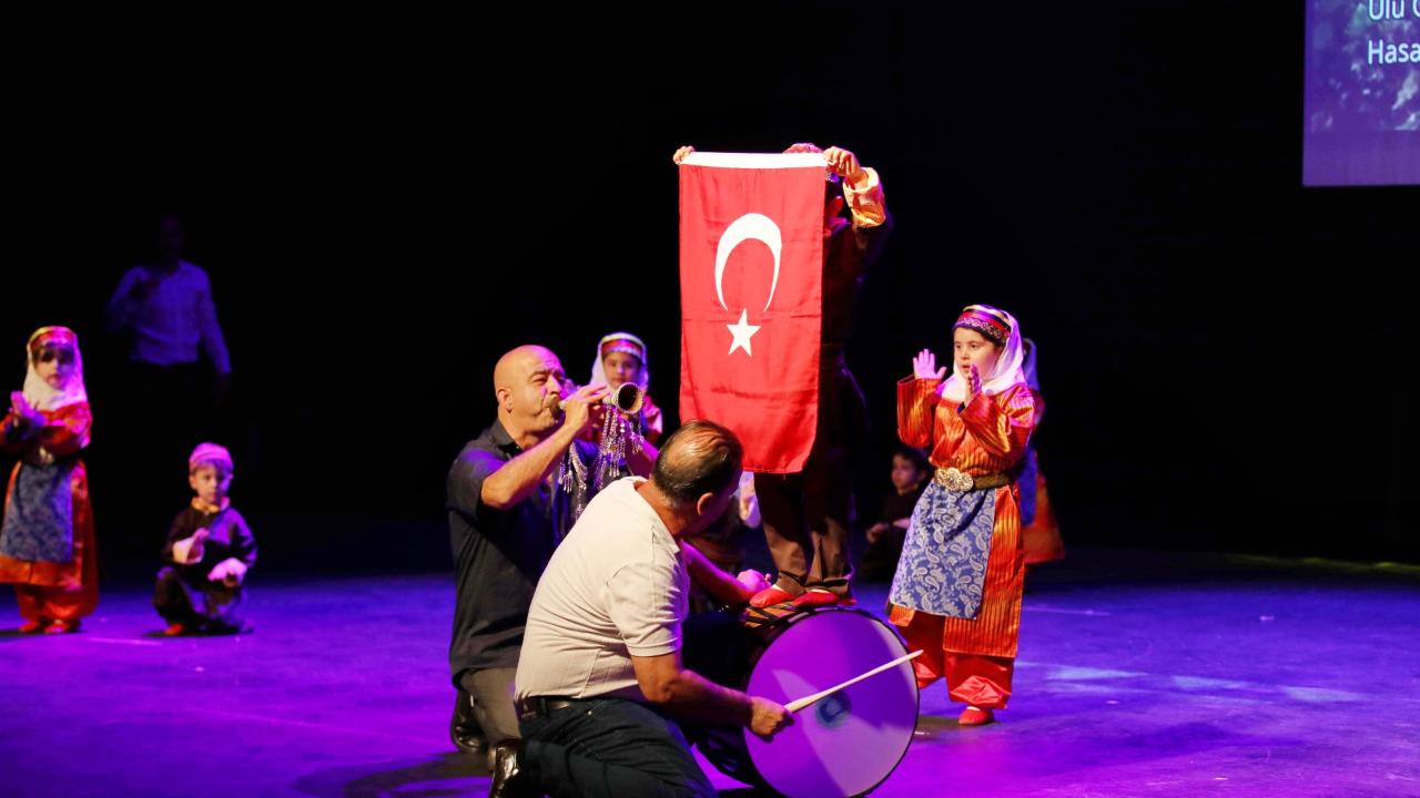 Üniversiteli miniklerden gösteri