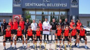 Başkan Yılmaz, şampiyonları ağırladı
