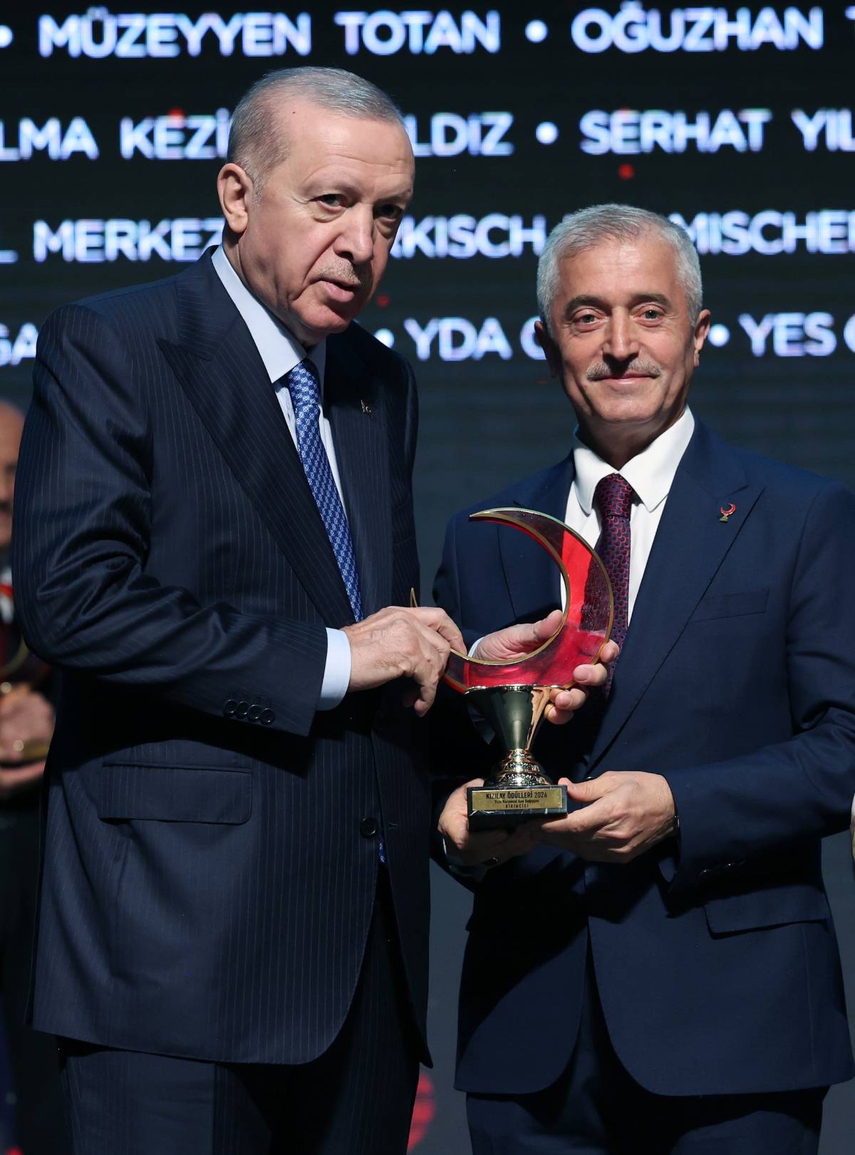 Cumhurbaşkanı Erdoğan’dan Tahmazoğlu’na ödül